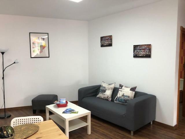 Apartamentos Cerca Del Aeropuerto อินเกนิโอ ภายนอก รูปภาพ